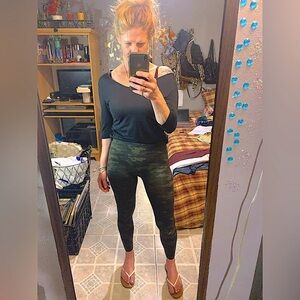 🎈SPANX🎈BUY 1 GET 1 FREE🎈Look At Me Now Camo Leggings Sz S